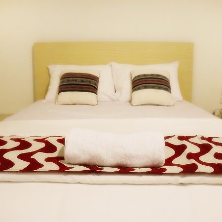 Leos Hotel Tomohon Extérieur photo