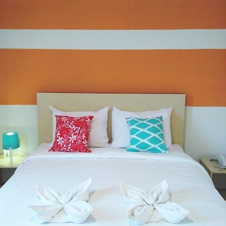 Leos Hotel Tomohon Extérieur photo