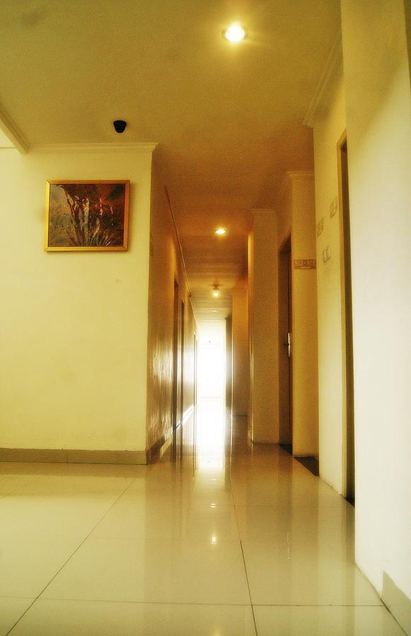 Leos Hotel Tomohon Extérieur photo