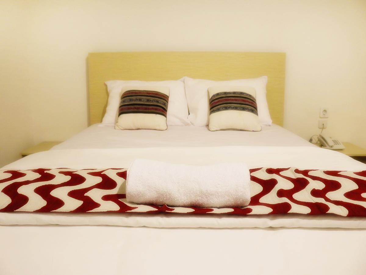 Leos Hotel Tomohon Extérieur photo
