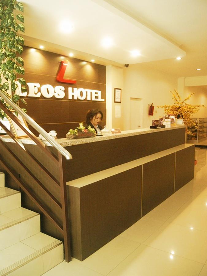 Leos Hotel Tomohon Extérieur photo