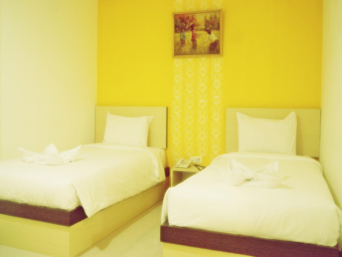 Leos Hotel Tomohon Extérieur photo