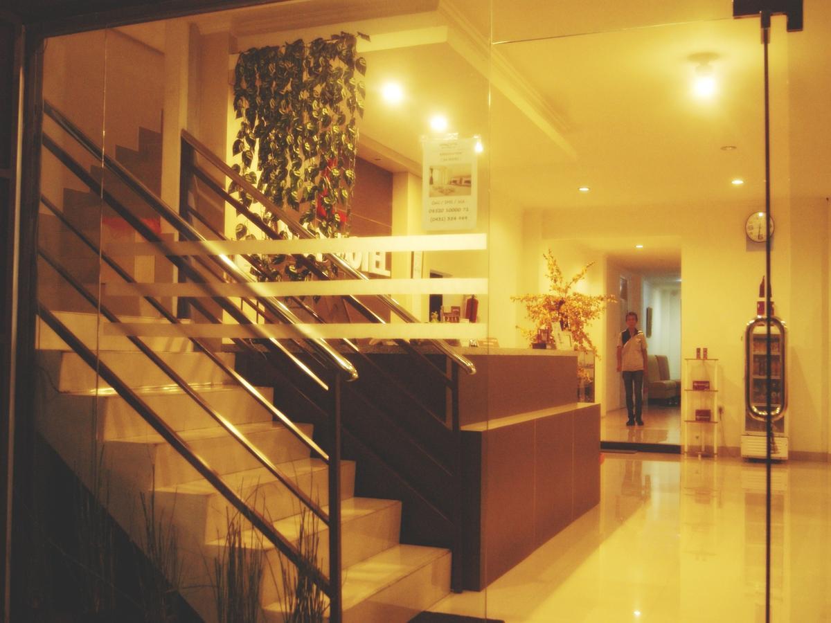 Leos Hotel Tomohon Extérieur photo