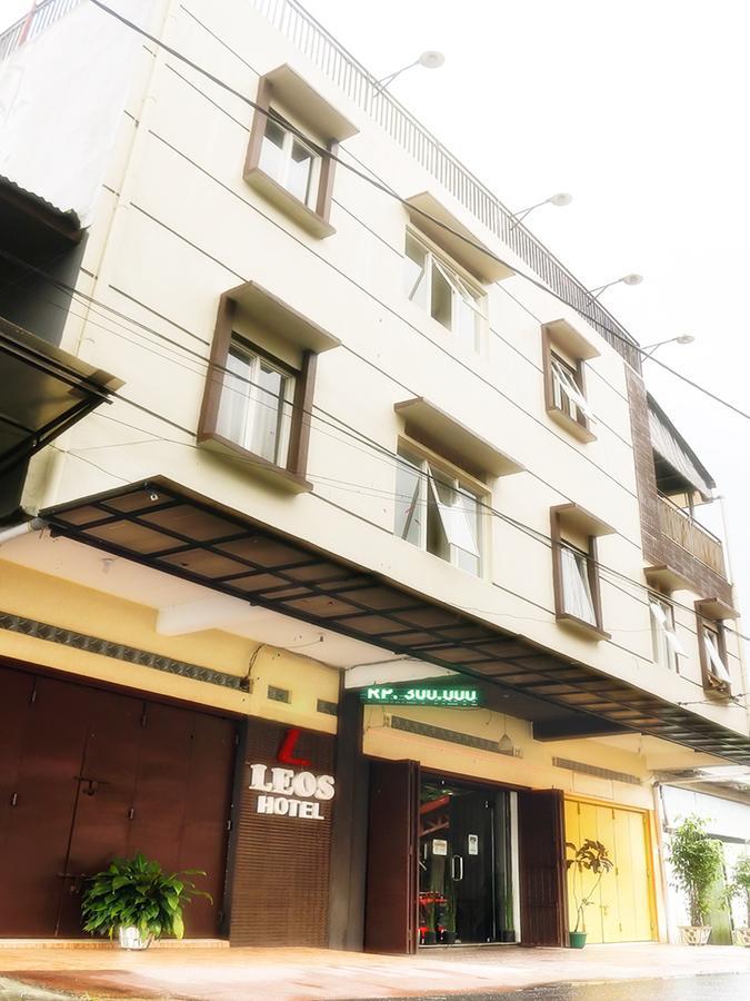 Leos Hotel Tomohon Extérieur photo