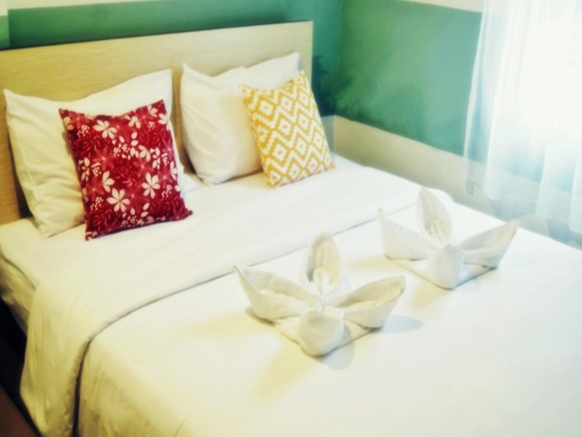 Leos Hotel Tomohon Extérieur photo