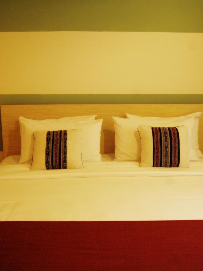 Leos Hotel Tomohon Extérieur photo