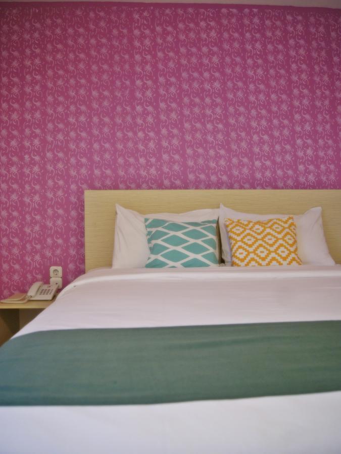 Leos Hotel Tomohon Extérieur photo