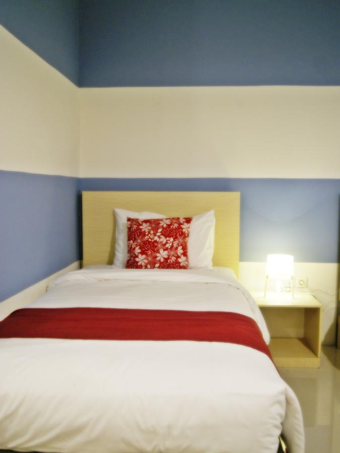 Leos Hotel Tomohon Extérieur photo