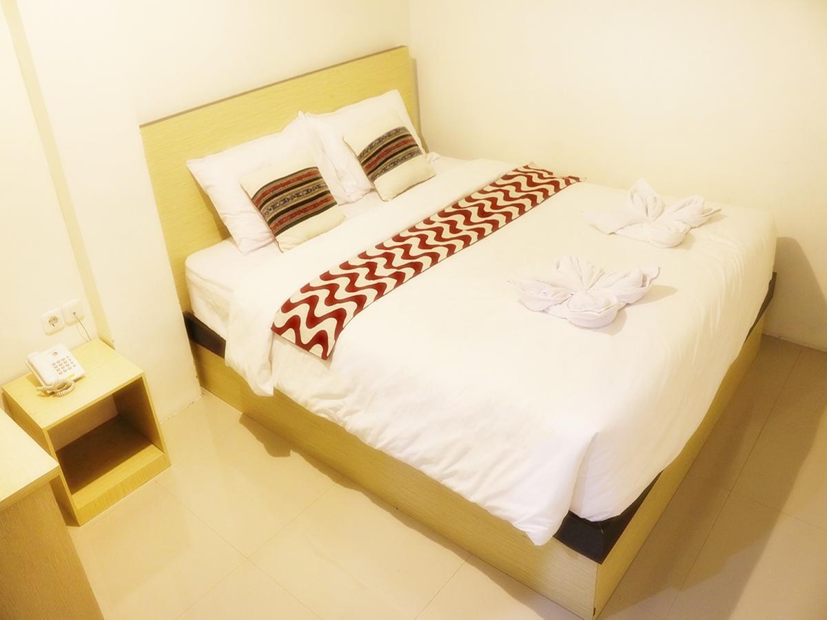 Leos Hotel Tomohon Extérieur photo