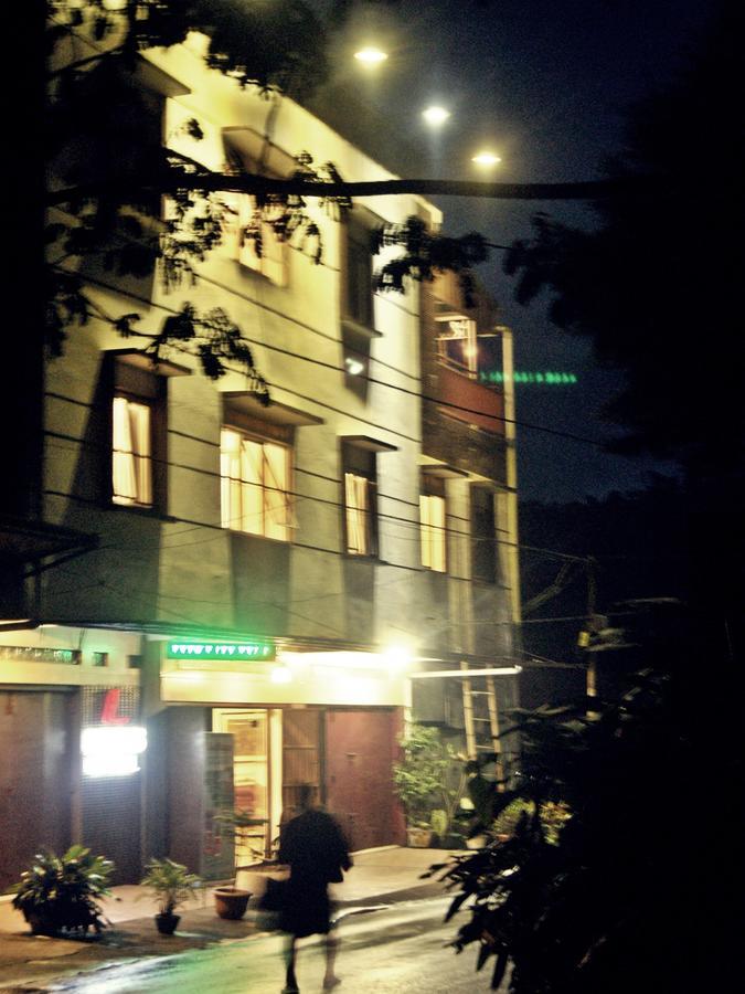 Leos Hotel Tomohon Extérieur photo