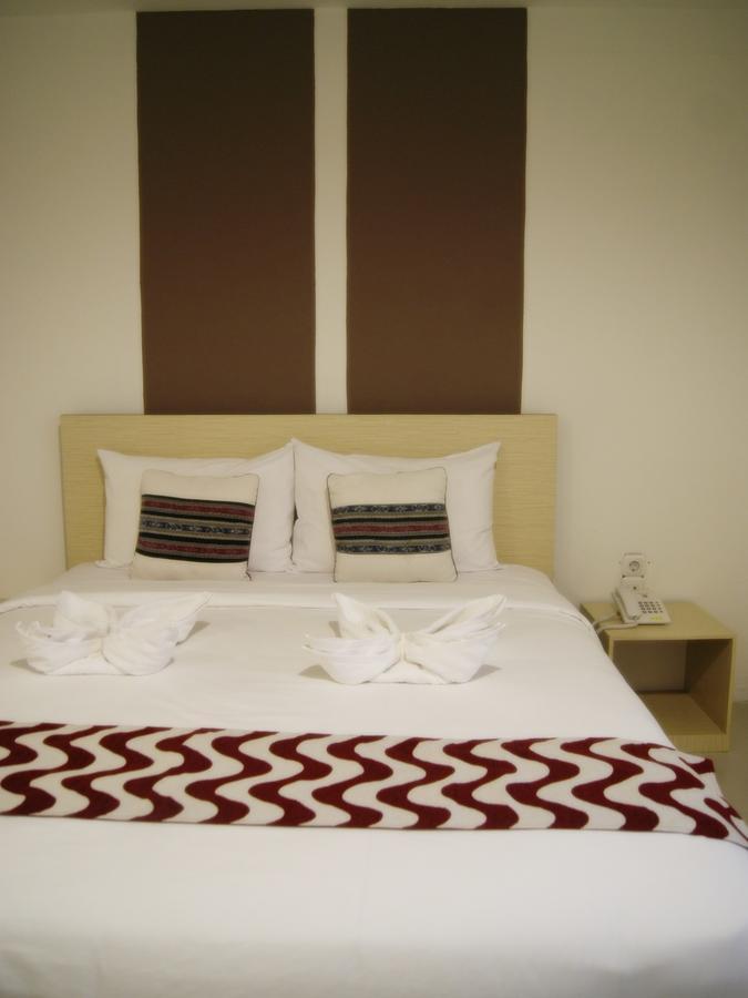 Leos Hotel Tomohon Extérieur photo