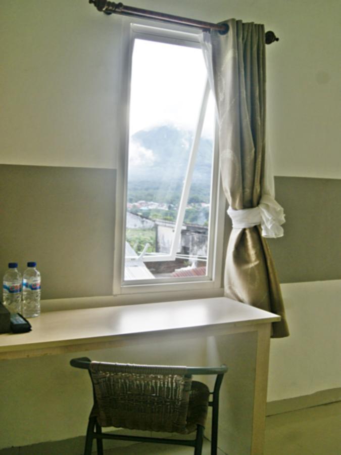 Leos Hotel Tomohon Extérieur photo
