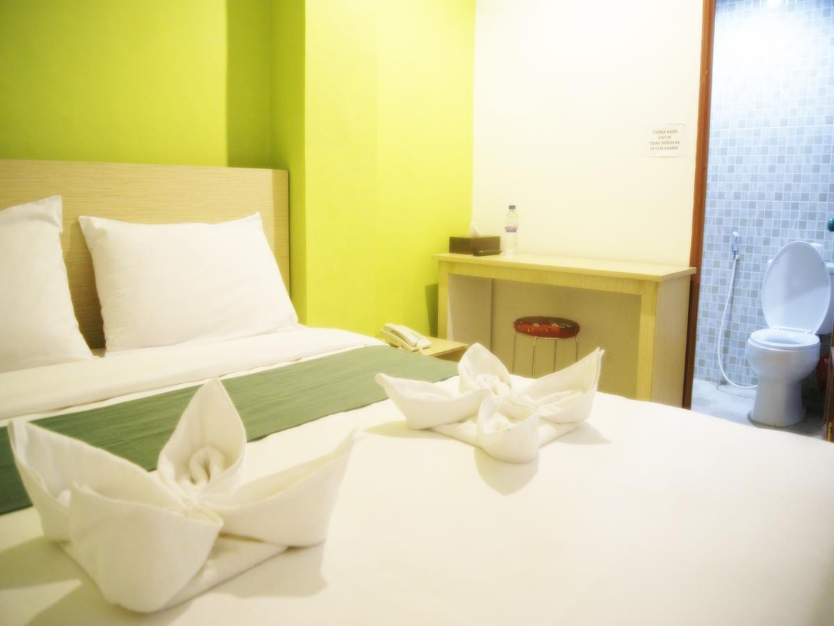Leos Hotel Tomohon Extérieur photo