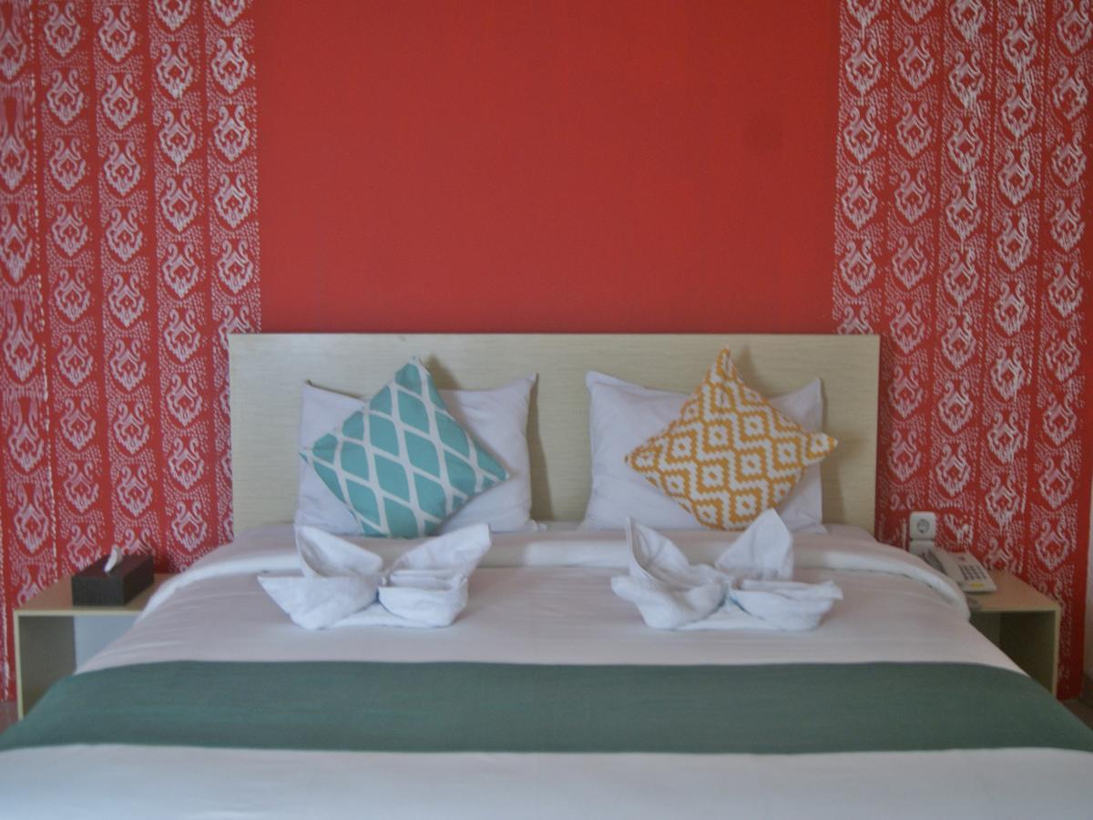 Leos Hotel Tomohon Extérieur photo