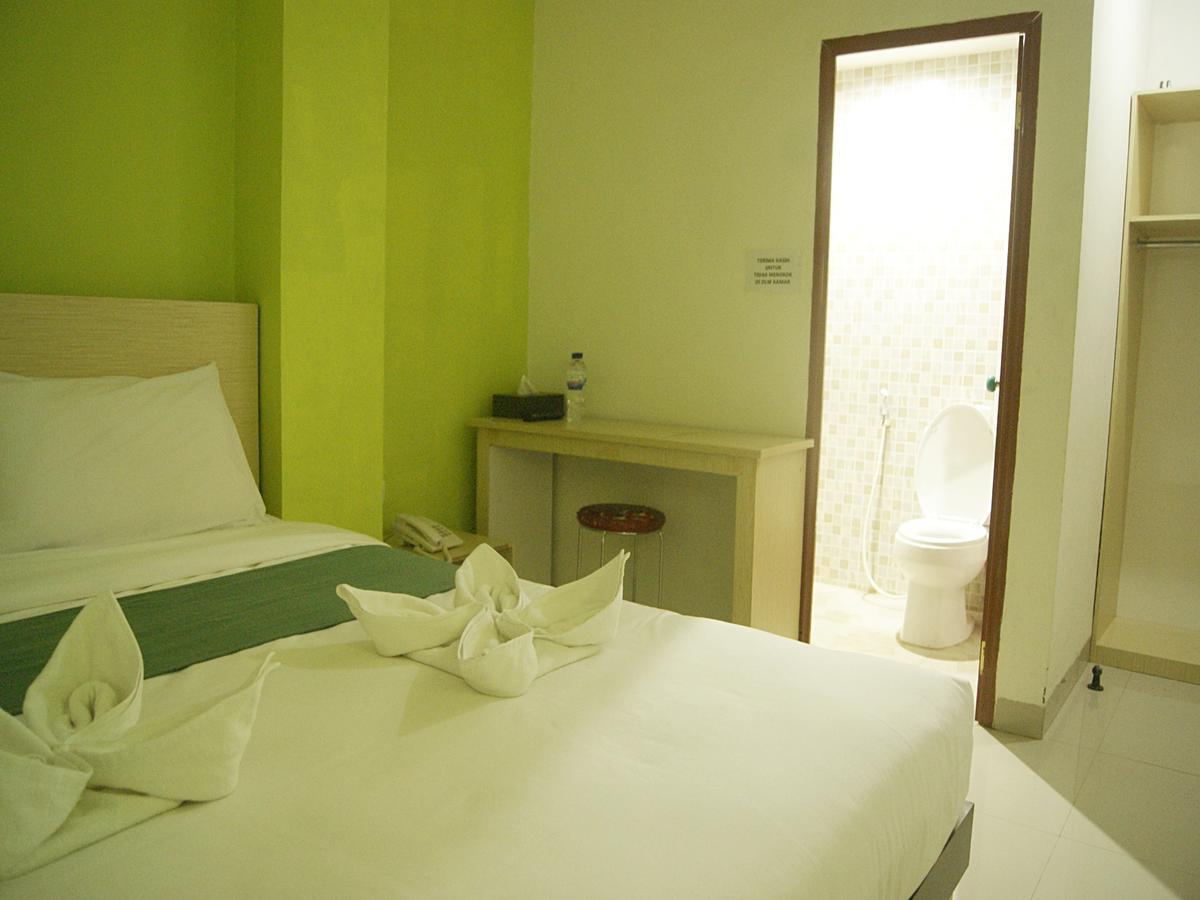 Leos Hotel Tomohon Extérieur photo