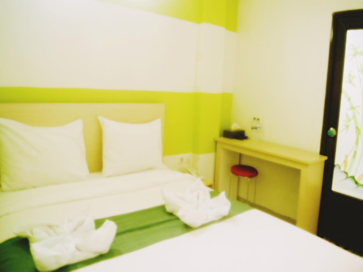 Leos Hotel Tomohon Extérieur photo